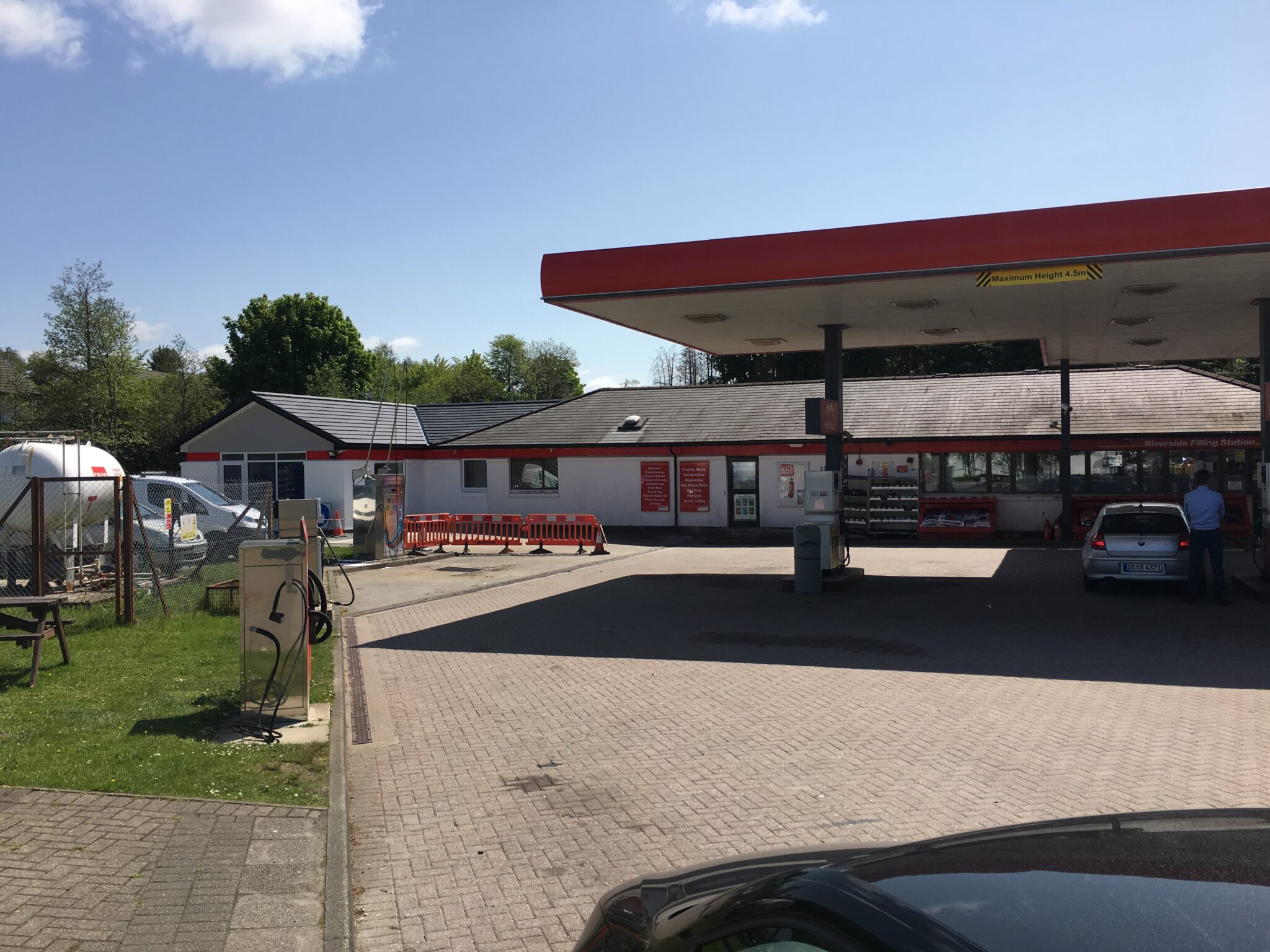 Services Riverside Filling Station & Café